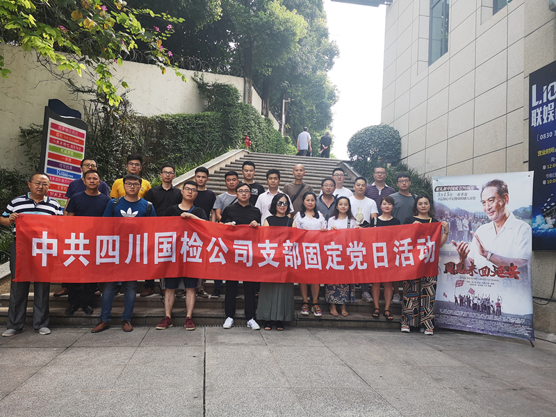 1563158658182005965.jpg 看電影.jpg